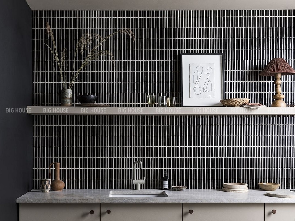 gạch mosaic đen phối nội thất tối giản