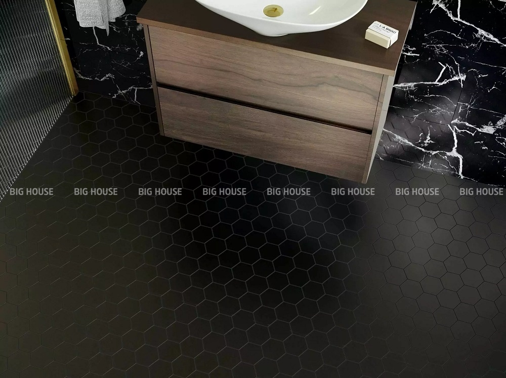 gạch mosaic lục giác đen lát phòng tắm