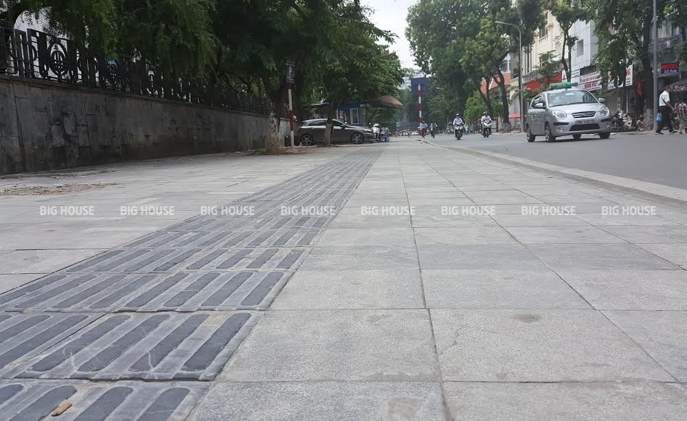 Gạch giả đá 30x30 lát vỉa hè cho công trình bền, đẹp hơn