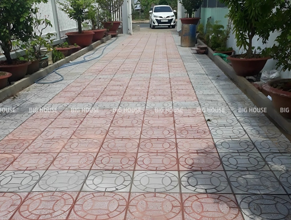 Gạch vỉa hè 30x30 có khả năng chịu lực tốt Gạch vỉa hè 30x30 có khả năng chịu lực tốt