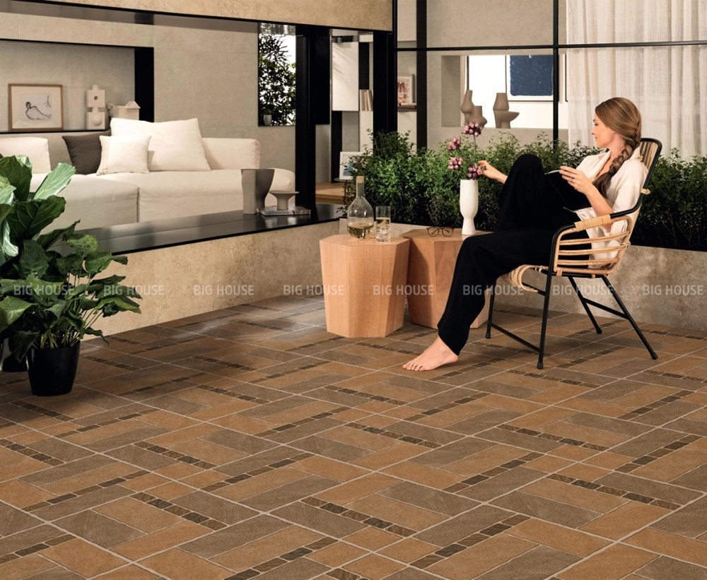gạch màu nâu đất lát sân vườn